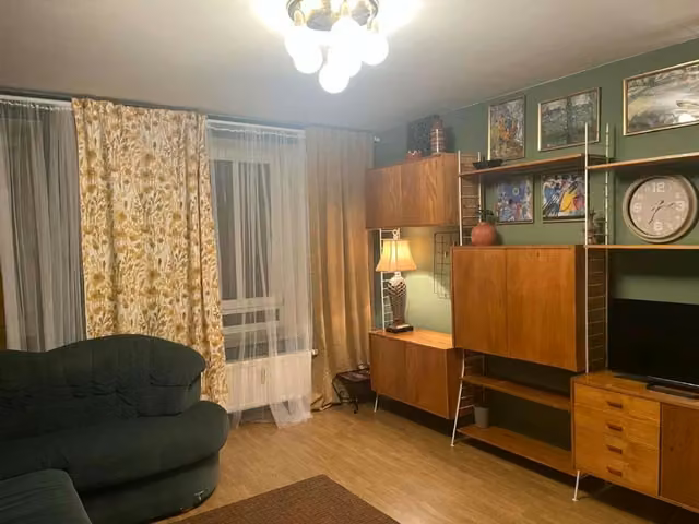 Piso de 2 habitaciones libre en Zwickau, cerca del Stadtpark